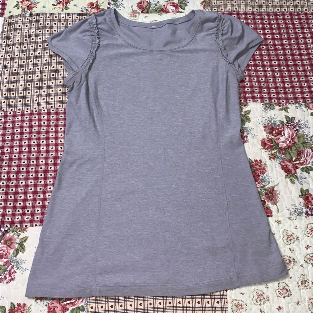 Lululemon shirt size 8